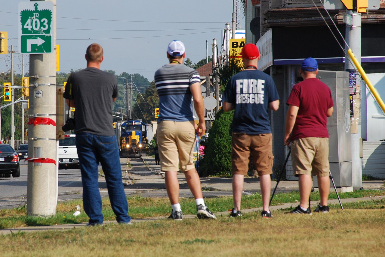 Name that Foamer!  The photo line waits in anticipation as RLHH 4003 slowly makes its way down the Burford Spur parallel to Clarence Street with a cut of hoppers for Ingenia.