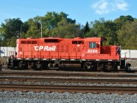 Here's a side view of the Gp-9 that I saw in the yard a couple weeks back. Just the other day, i was driving buy the yard shops and saw this coupled up to VALE #2001. I haven't seen it since. 