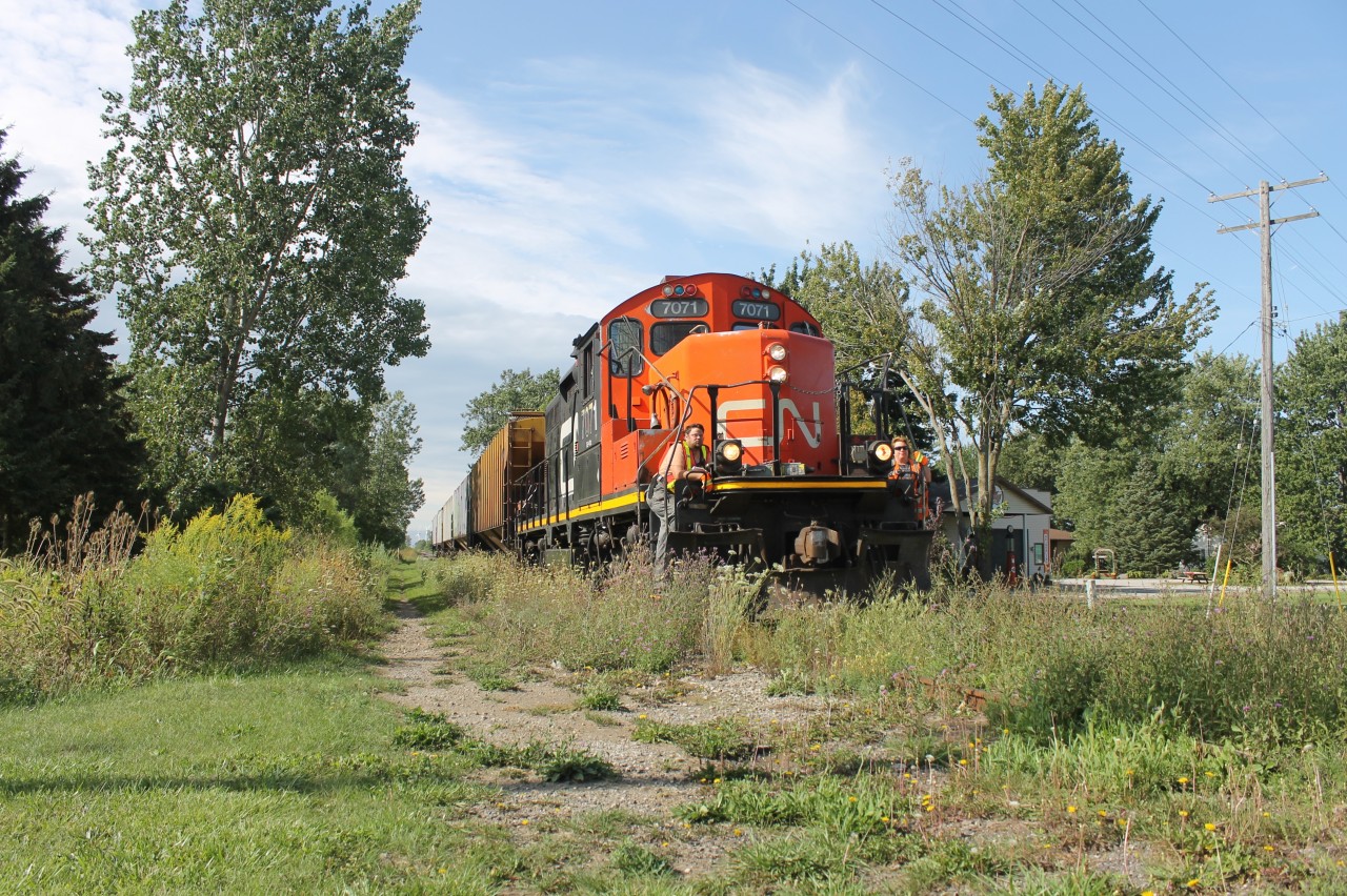 After switching tracks further down the line at the Blenheim Junction, CN 7071 proceeds down the line running over weeds that have grown over the tracks.