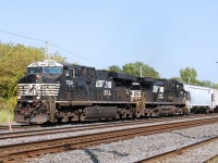 NS 7510 a EC-40-DC and NS 9363 a D9-40 CW pulling a convoy going to Taschereau yard on CN-route 527 