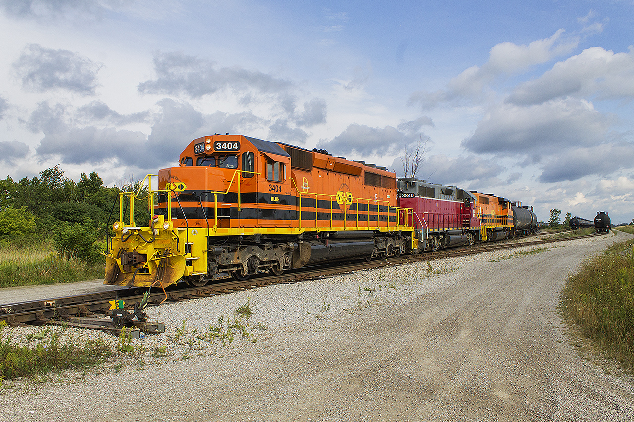 Coming home is always nice to do, especially when you have some down time to go and see if there is any action on the SOR. Here, these three units are doing some yard work on a Saturday morning. It's nice to see the orange and black again, especially with the sun cooperating!


(Of interest Sept. 3rd - I don't know how much the SOR is affected right now. When these photos were taken, Imperial Oil was in a shut down for upgrades. But now the Native Standoff is also a key factor, as someone put some debris on the tracks and set fire to it outside of Caledonia. Any information as to damage, etc. would be appreciated )