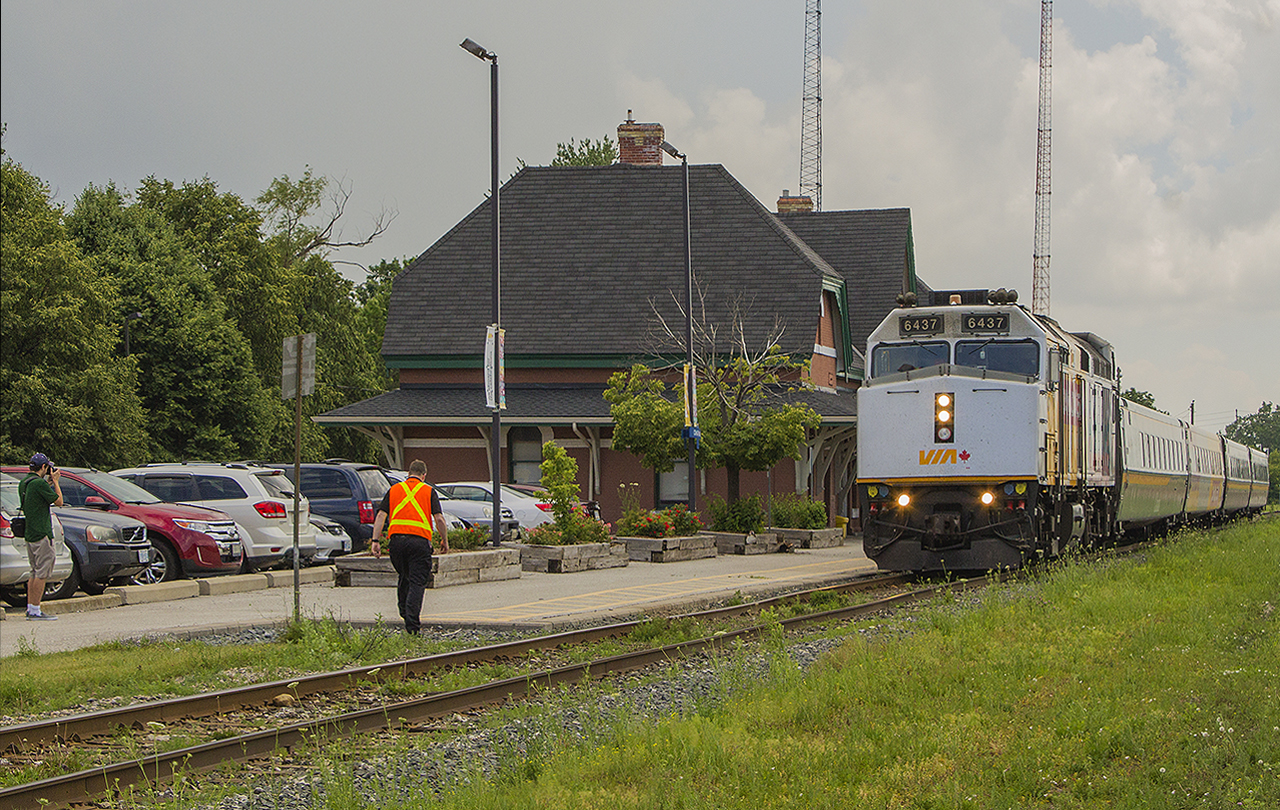 I THOUGHT I WAS THE ONLY ONE!!!  A nice change from seeing the usual mud missile P42, wrapped in the special Canada 150 design. This was only my second shot of an F40 being in the Canada 150 wrap. Glad I had just caught this train, as it is readying to leave Chatham. The conductor has turned the key to lower the gates at both Queen and William Street crossings, and makes is way back to the cab.

But wait....who's that also photographing this train? Turns out I am not the only one who does this as a hobby. He is fellow rp.ca contributor,  Luke Bellefleur.  You can view his photo of 6437  by clicking here.