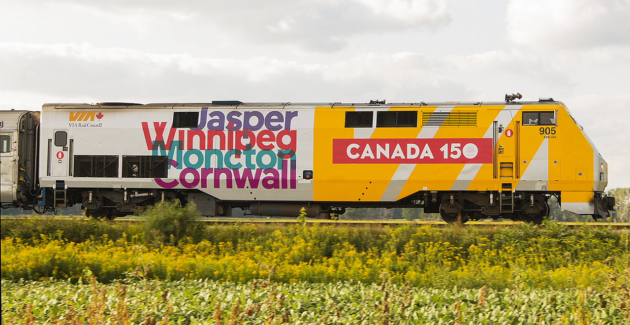 IT'S NOT AS EASY AS IT LOOKS!  Inspired by  Jospeh Bishop's pan shot of 918 , I attempted my own of VIA 905 leading Train 78 on the outskirts of Jeannette's Creek.