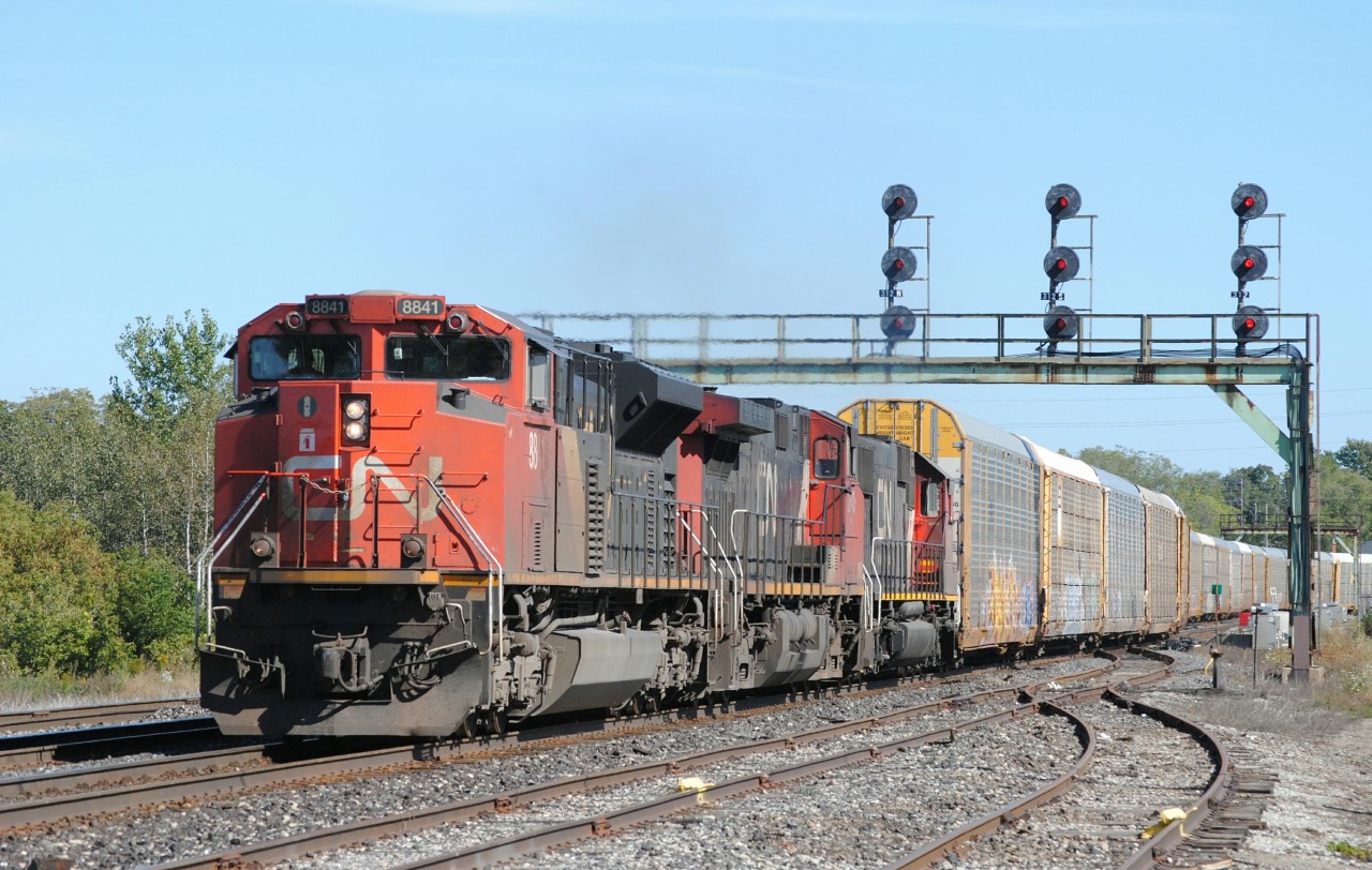 CN X371 ducks under the searchlight signal bridge crossing over to the south track to meet M394 about 300m behind me.