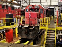 Built in 1967 as one of the final CP ordered SD40's before switching over to the dash 2 model, is ex CP 5559 with it's nose markings painted over and small DME letters applied. Here is is on track 1 west in the shop for it's final safe to travel inspection before being cut up in Pickering.