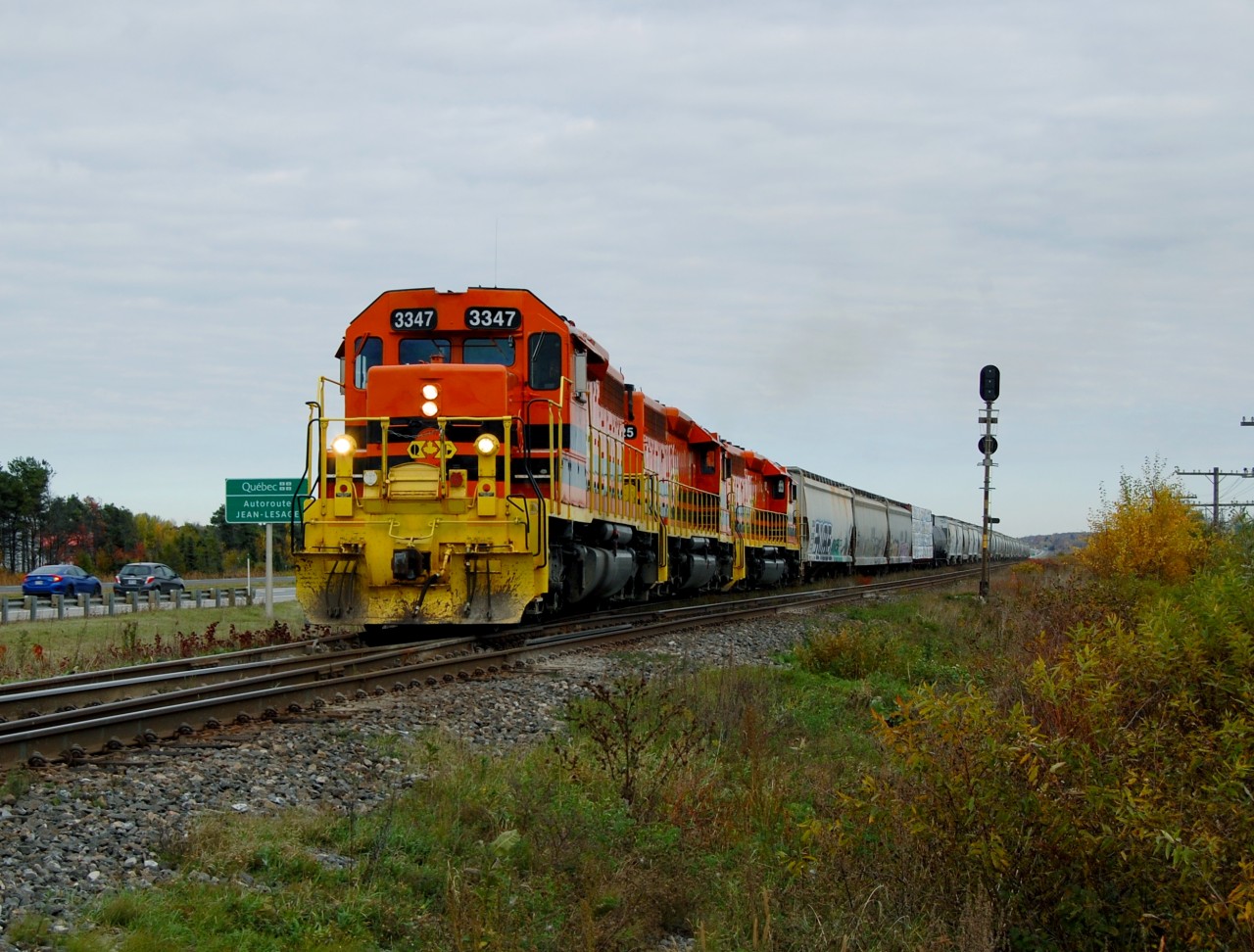CN 901 (QGRY detour via CN trackage) was departing St.Apollinaire siding after a meet with CN 120 to continue west. This is a rare sight of a QGRY detour via CN trackage due to a deraillement that cause a wreck bridge on the QGRY track on the Montreal north shore.
