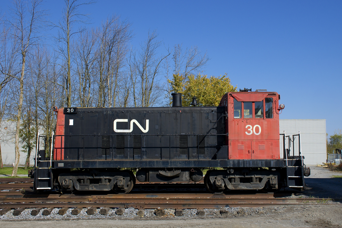 Once used as a shop/yard switcher for Exporail, 70-tonner CN 30 has been replaced by more powerful and more recently acquired units, namely GP9 CP 1608 and SW1200RSm CN 1382 and no longer runs. Here it sits out in the open on a fall morning.