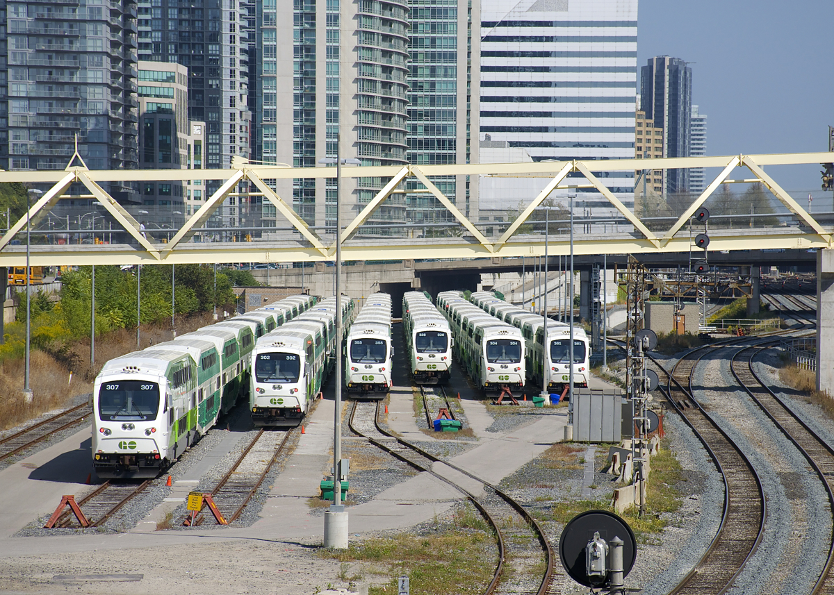 With 67 cab cars with a new nose design delivered to GO Transit in 2015-2016, the cab car ends of their trains certainly look different these days. Here six of them (GOT 307, GOT 302, GOT 355, GOT 328, GOT 304 & GOT 361) lay over at the North Bathurst Yard a bit before the start of the afternoon rush.