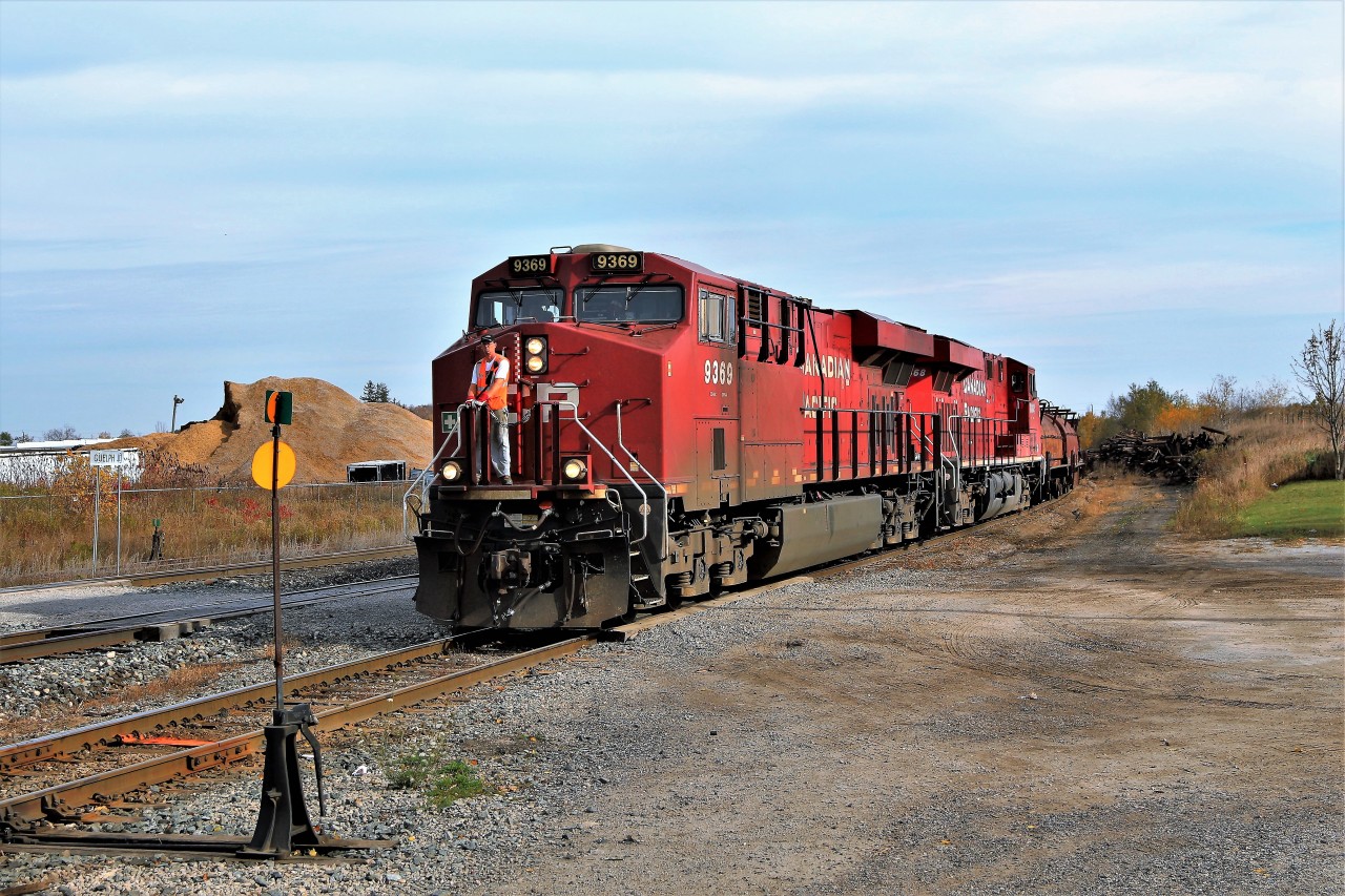 The conductor of CP 246 rides the nose in preparation to check the manual switch at the exit of Guelph Junction to the Hamilton sub. The switch to 'Ham1' will soon be removed.