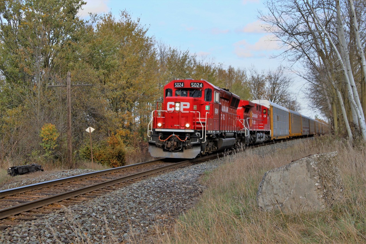 For a change we have a nice clean pair of locomotives for power in CP 5024 and CP 9817 heading todays CP 147 towards Victoria Rd on its way to Orr's Lake. Many a rail fan has spent time sitting on the bench or on the chair hidden behind the concrete block.