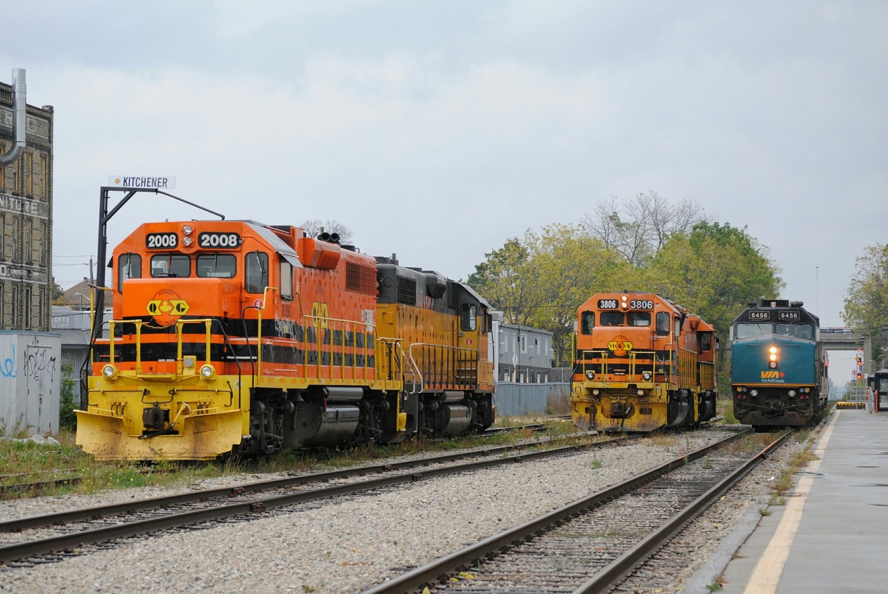Wow a 3 in 1 picture! It was a treat to see this and even better on GEXR! VIA 85 passes the SL&A slug set 3806 and 806 along with GEXR 580's power for this afternoon!
