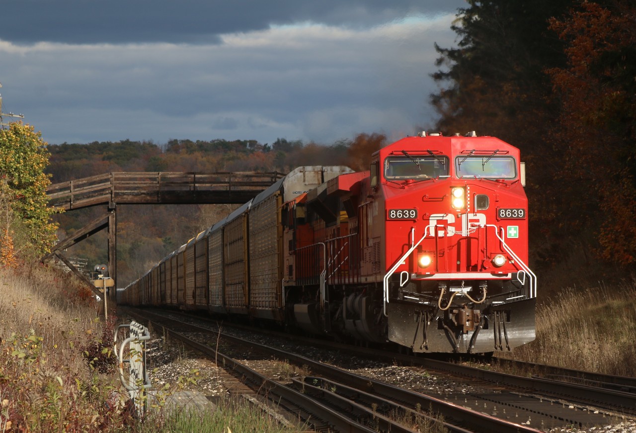 I honestly didn't think I had a chance of catching CP 147 under sunlight. As luck would have it the clouds parted briefly as the train got closer only closing the door minutes later. Up front is freshly overhauled AC4400 #8639 with the reintroduced "beaver" logo, and a BNSF SD70ACE trailing. The fall colours at the wooden farm bridge are fading fast and the old searchlight signals beyond will most likely not see another autumn.