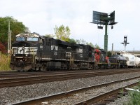 NS 8002 A ES-44 AC with NS 8978 ES 44 CW and Cn-7250 GY-418-C and CN Slug  227 pulling out a convoy of 140 cars from Southwark yard going to Montréal Taschereau Yard 