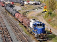 RLK 4001 pulling down a 25+ cut of cars to switch out in the Stuart Street yard