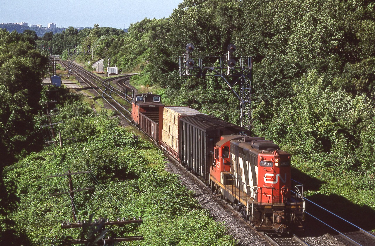 CN 4537 is eastbound after leaving Bayview Junction, Ontario.