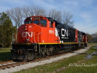CN 9514 with CN 4785 working the IOX job in Sarnia today arrive at the elevator for a cut of grain cars.