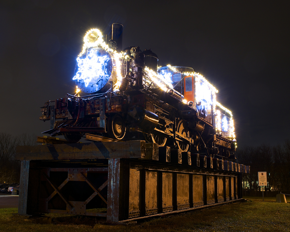 After shooting CP's Holiday Train in nearby Delson, I stopped by the Exporail parking lot in St-Constant to shoot OSC 25, which is decorated with Christmas lights. This engine was built by Baldwin in 1900 and not retired until 1962.
