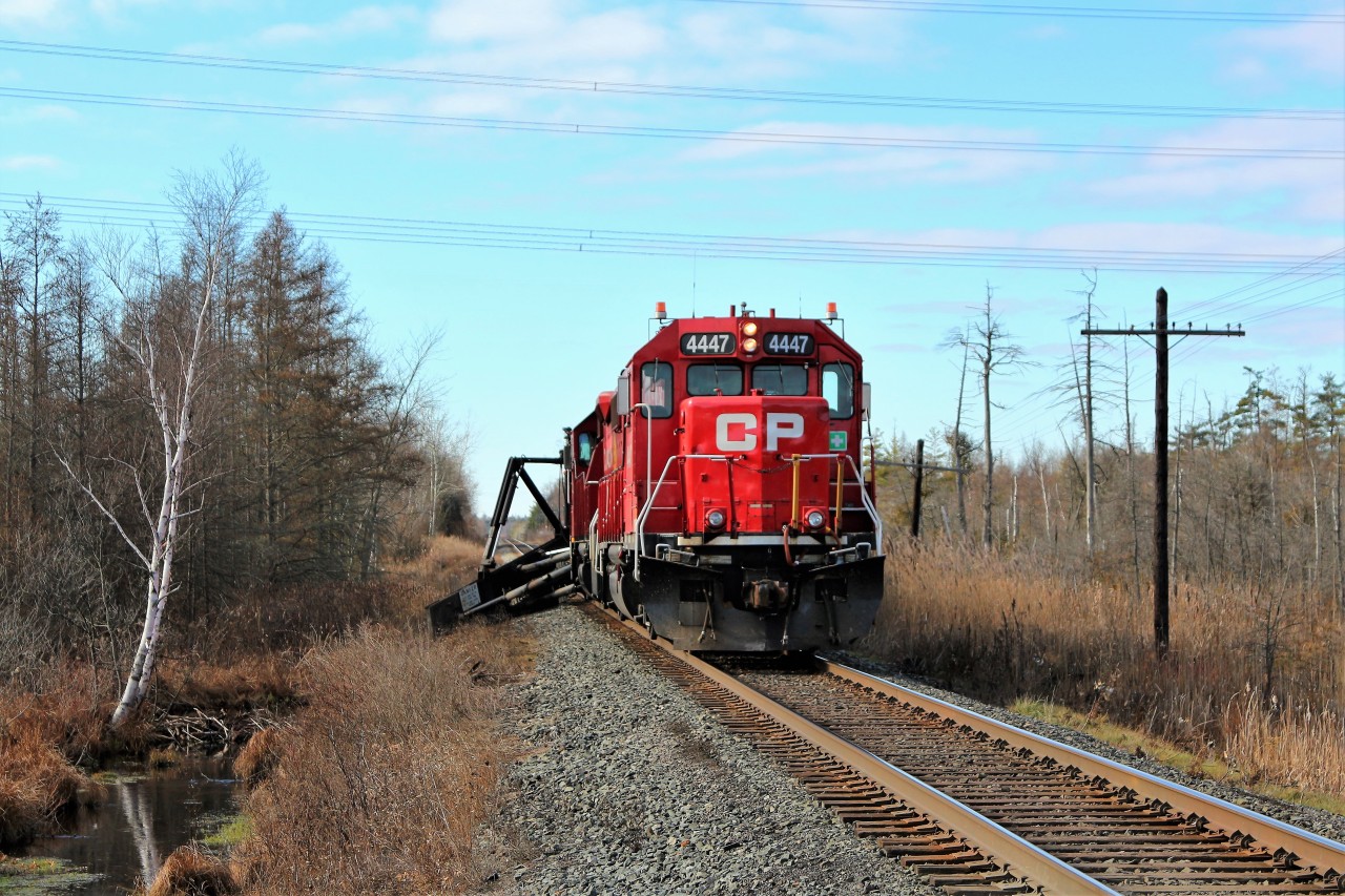 After crossing Concession 7 In Puslinch, CP 4447 with CP 3108, extend the arms on the spreader to head westward towards Galt.