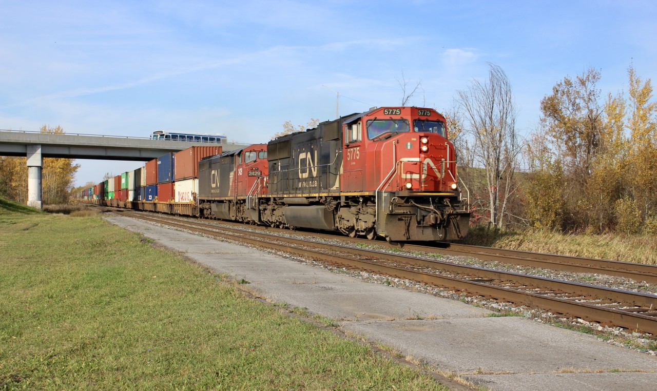 Eastbound intermodal  thru Cornwall