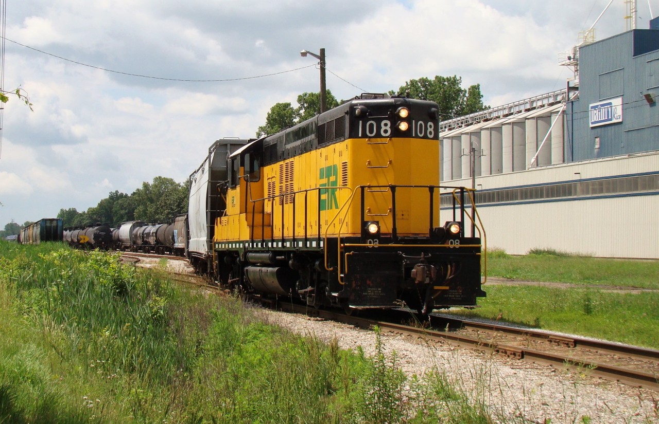 Essex Terminal 108 switching Ojibway Yard.