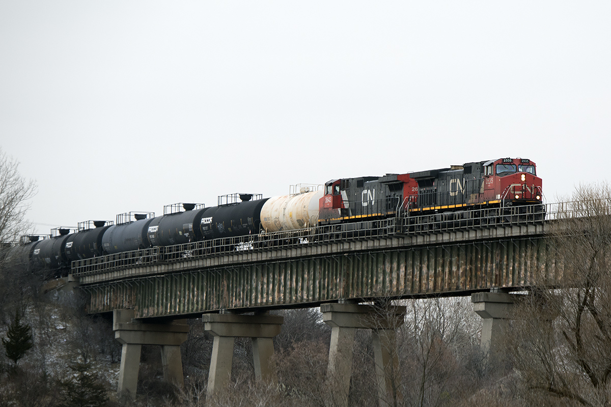 2535 and 2642 lead a westbound over the Humber River.