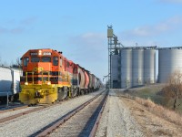 GEXR 580 lifts hoppers from Shantz Station after interchanging in Guelph, where it return to the main and continue West