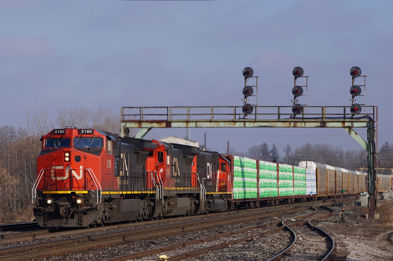 After stalling up the grade, M385 is back on the move again with only 2 units active.