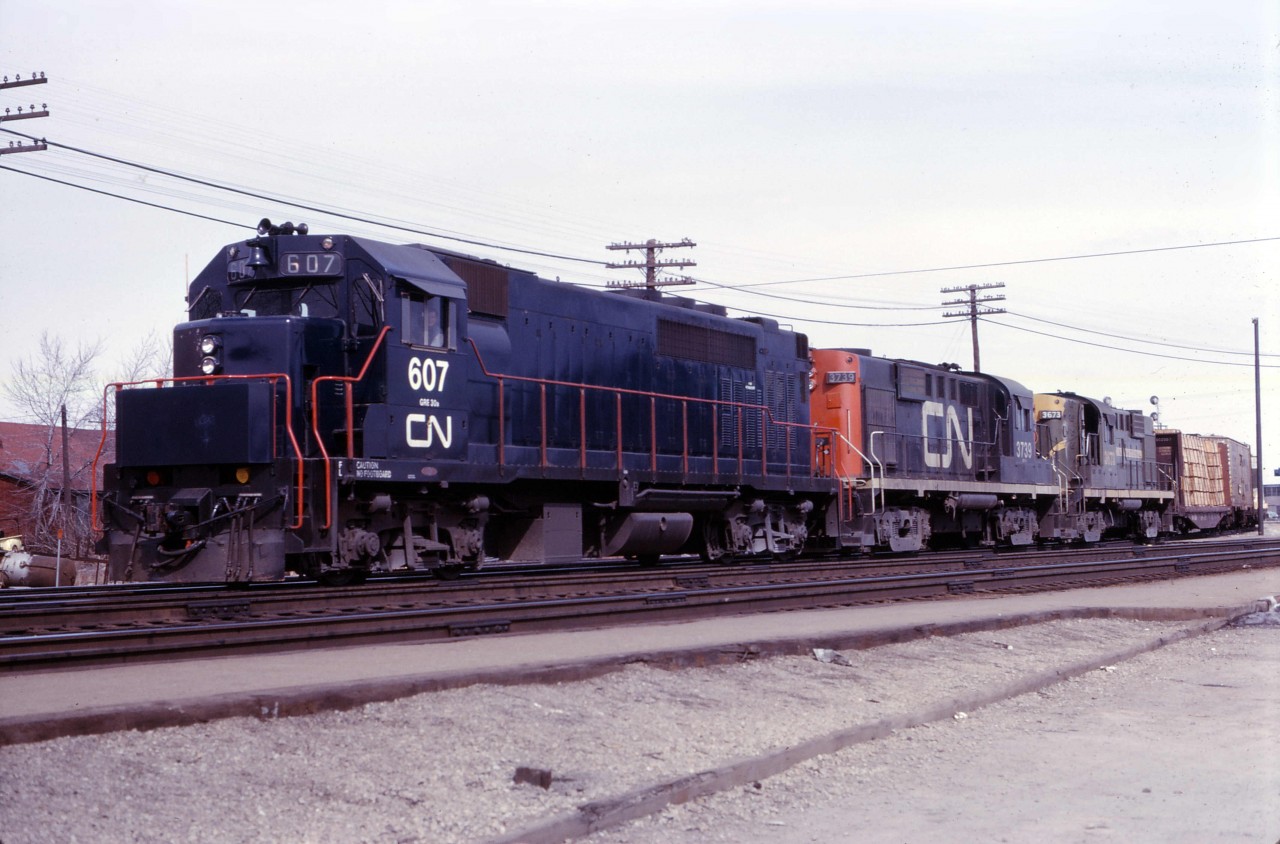 Prior to the launch of service in May 1967, GO Transit's GP40TC units were used by CN in freight service around southern Ontario. Here we see "CN" 607, with RS18s 3739 and 3673 leading a westbound freight off the Halton sub onto the Oakville sub.