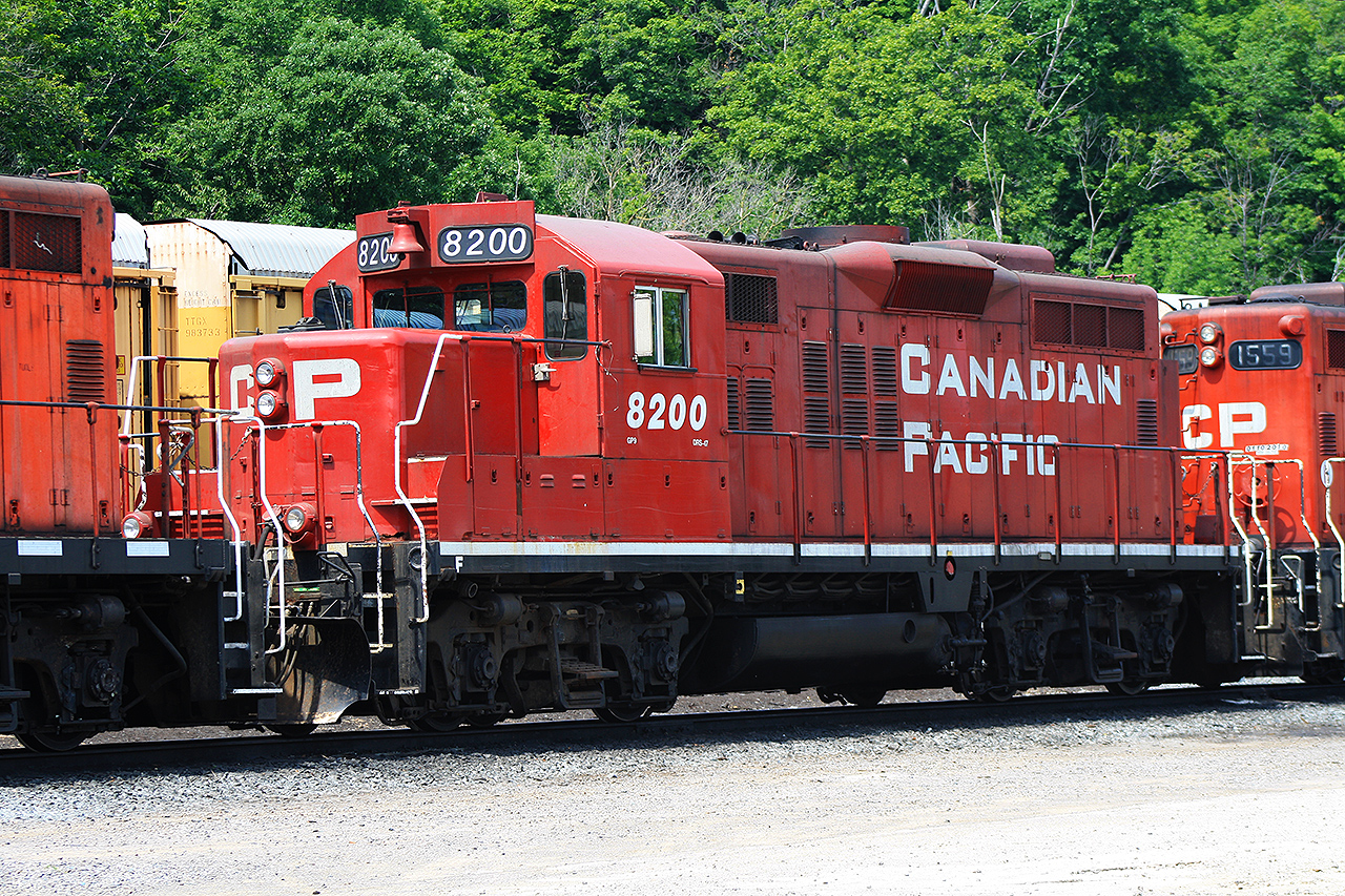Not wanting to be a trespasser on CP property, I shot what I could from Lawrence Road looking into the Kinnear Yard. This one is an oldie, from my archives, and although in newer CP paint it is then still quite faded. Here,  GP9 8200 sits in the yard, basking in the sun on a Saturday morning in July.