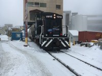DESX 1910 - Nose shot, waiting to shunt a load of nickel matte.