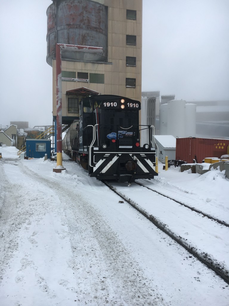 DESX 1910 - Nose shot, waiting to shunt a load of nickel matte.