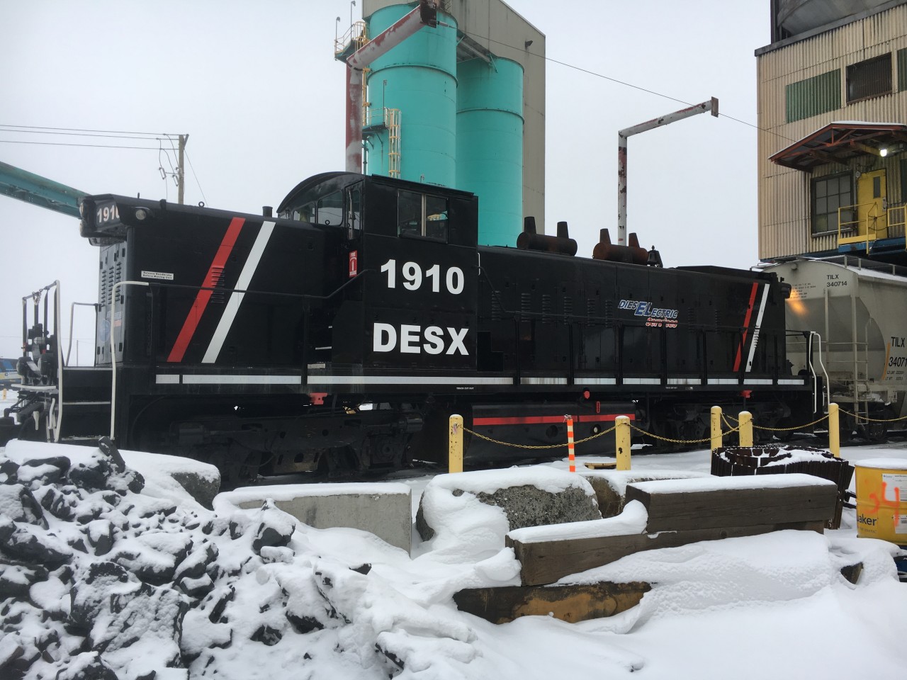 DESX 1910 - Profile shot.  New paint job.  Shunting cars with Nickel Matte destine for Norway, via Quebec City.
