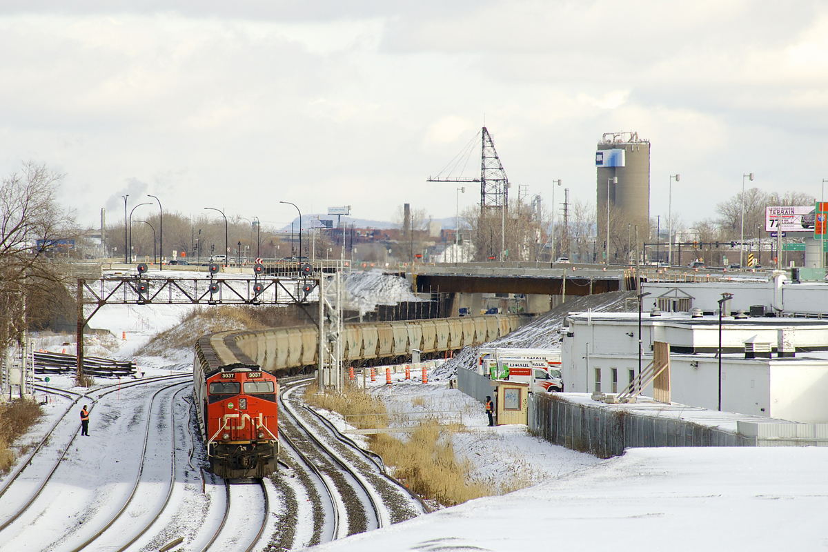 The conductor and engineer that brought CN B730 from Belleville to Montreal are out to give a rollby to the potash train as it leaves Turcot West with a Joffre crew now onboard.