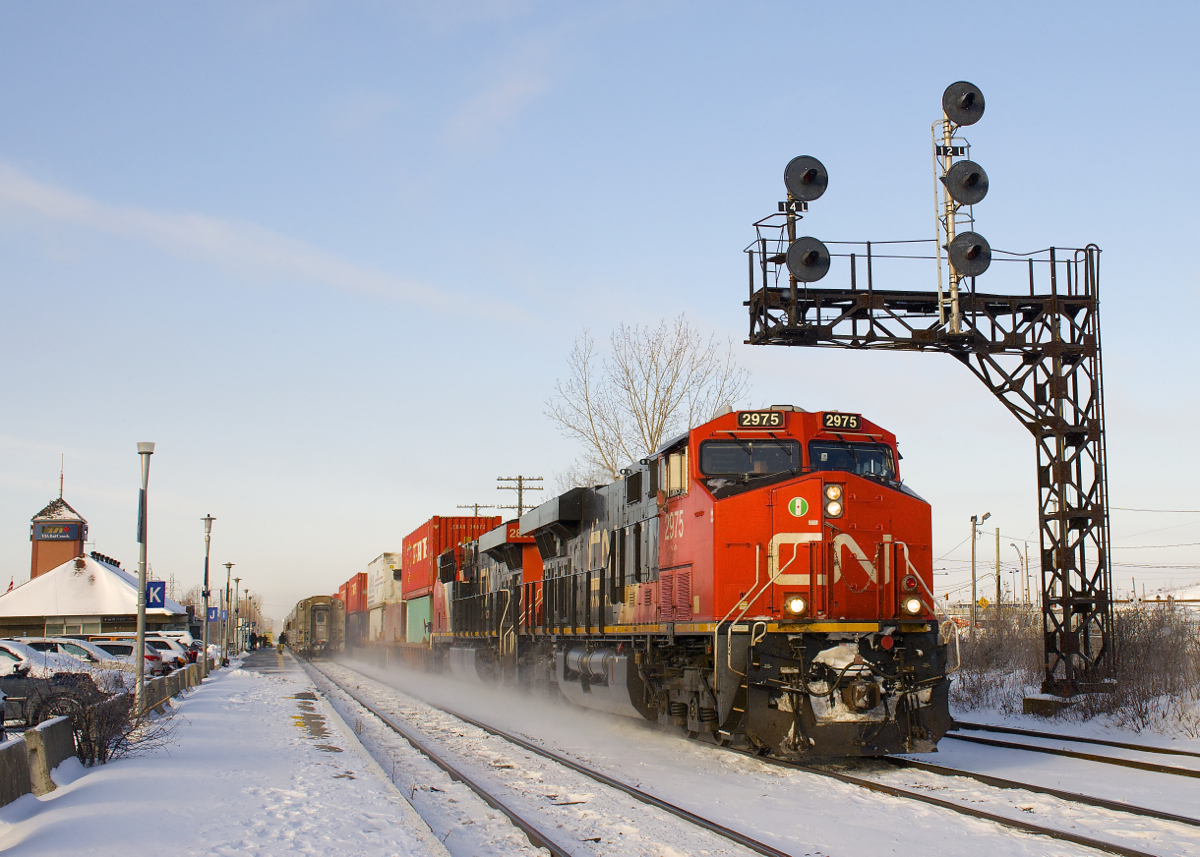 Normally passing through here at about 6-7 in the morning, a late CN 120 is passing through Dorval Station at 0920 with ES44AC's CN 2975 & CN 2880 for power. At left making its station stop is VIA 63.