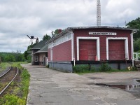 <br>
<br>
…North Bay 82 Miles....Toronto (Union depot) 146 Miles.....
<br>
<br>
South (West) view of the Huntsville Freight Shed / Station....
<br>
<br>
And the Station has an active lease to an independent small business – a revenue generating restoration ! 
<br>
<br>
 June 19, 2017 digital by S.Danko
<br>
<br>
 The local job locomotive GMD GP9RM, CN #4132 ( nee CN4605; nee NAR#204), is in the yard. 
<br>
<br>
more Huntsville
<br>
<br>
  <a href="http://www.railpictures.ca/?attachment_id=16945"> circa 2007 </a>
<br>
<br>
  <a href="http://www.railpictures.ca/?attachment_id=4961"> same engine circa 2012 </a>
<br>
<br>
  <a href="http://www.railpictures.ca/?attachment_id=30251"> station north side </a>
<br>
<br>