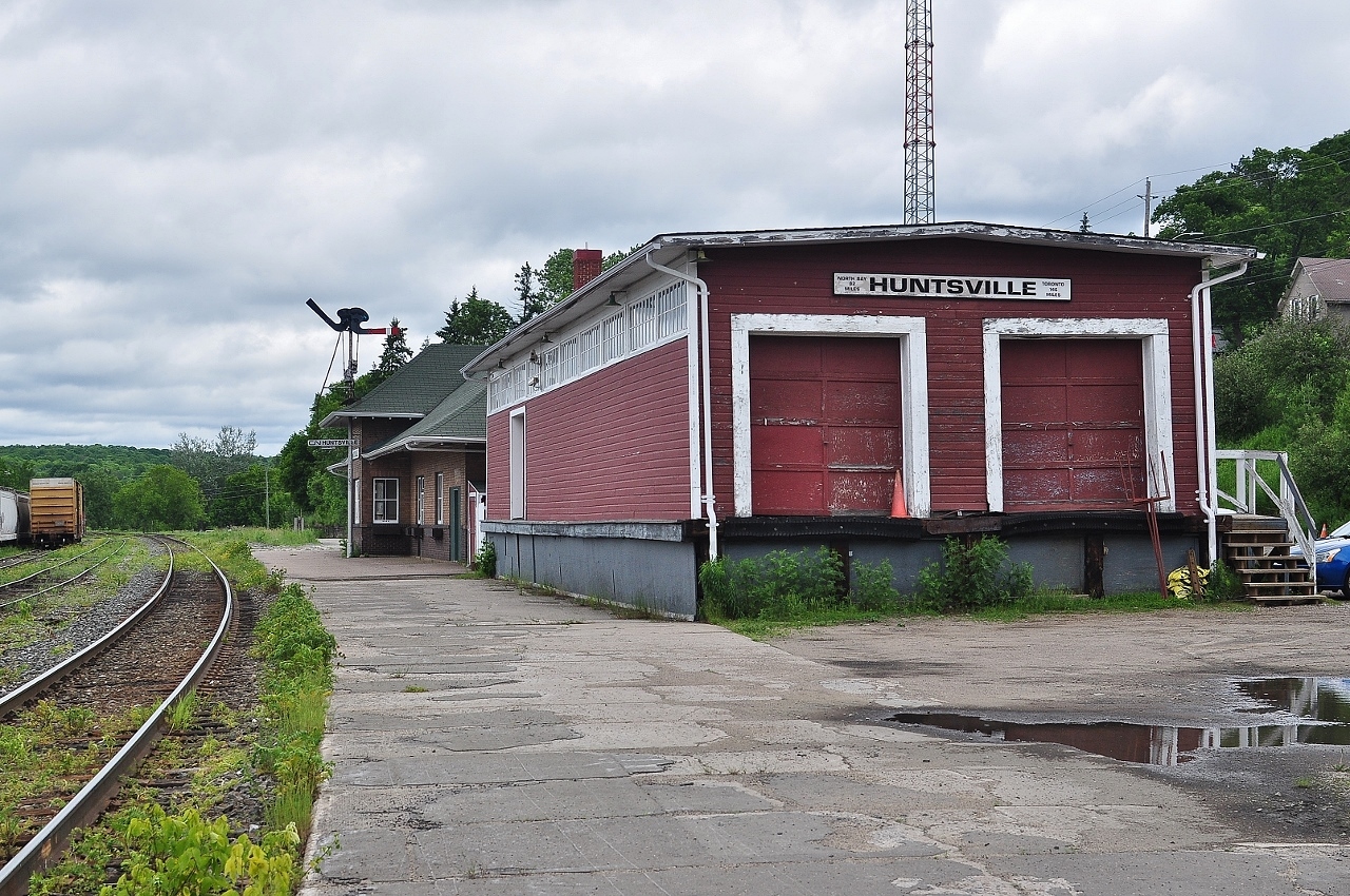 …North Bay 82 Miles....Toronto (Union depot) 146 Miles.....


South (West) view of the Huntsville Freight Shed / Station....


And the Station has an active lease to an independent small business – a revenue generating restoration ! 


 June 19, 2017 digital by S.Danko


 The local job locomotive GMD GP9RM, CN #4132 ( nee CN4605; nee NAR#204), is in the yard. 


more Huntsville


   circa 2007 


   same engine circa 2012 


   station north side