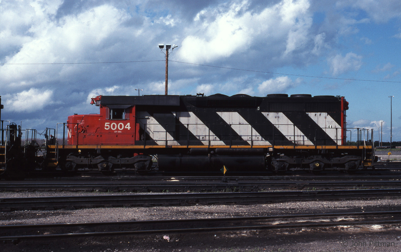 CN's fifth SD40 in clean paint outside Winnipeg's Symington Diesel shop in June 1997.  Built in September 1967, the locomotive's 30th birthday was approaching.