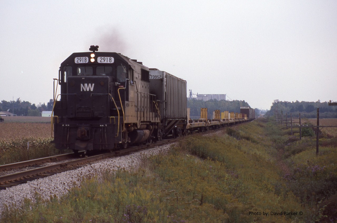 A lone GP35, 2918 leads N&W ND-27 (Niagara-Detroit) along the now abandoned Paynes Subdivision. Where, at one time the NYC St Clair Branch crossed.