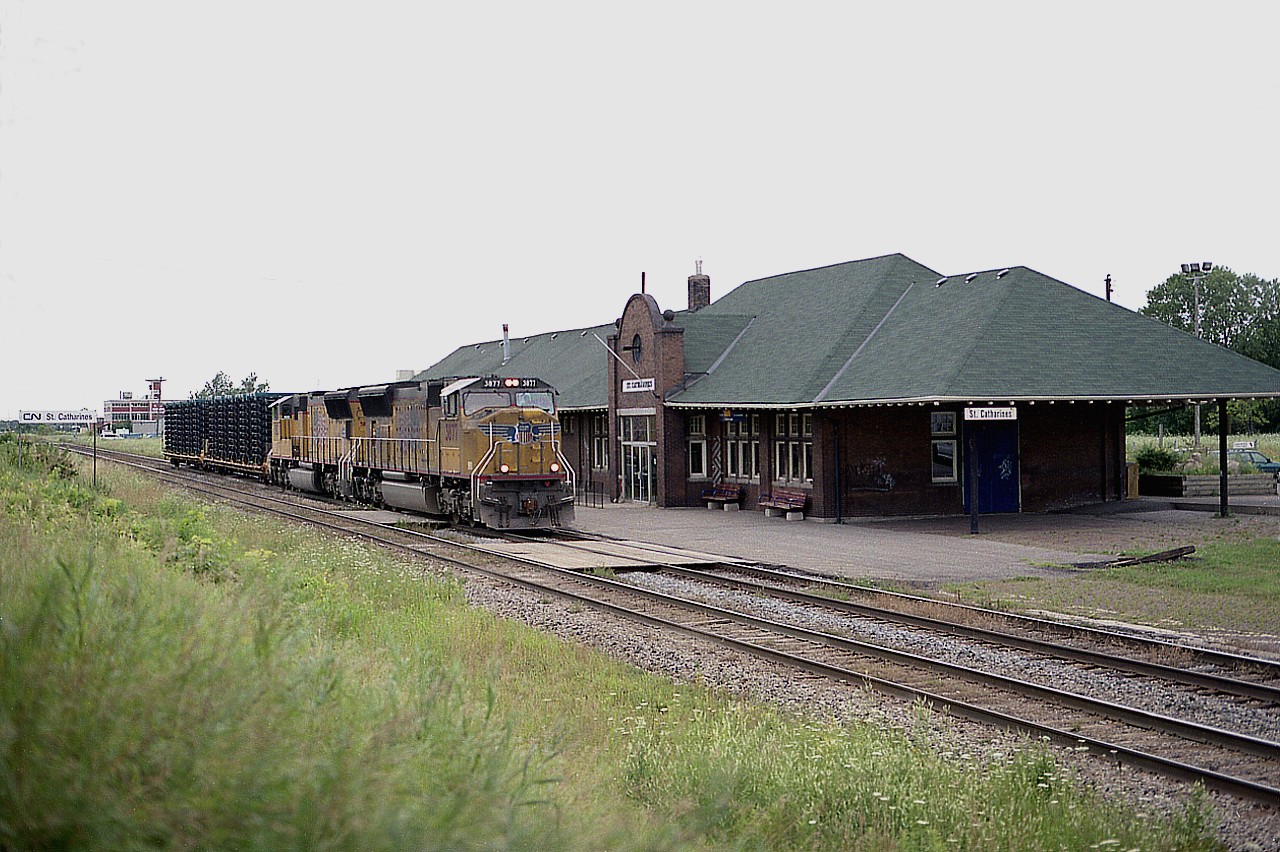 Railpictures.ca A.W.Mooney Photo Not much of a train. Sunday morning