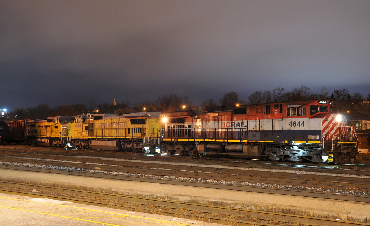 BCOL 4644, GECX 9124 (ex-UP 9385) , and GECX 9129 (ex-UP 9366) make a set-off at Brantford on CN A43431 23