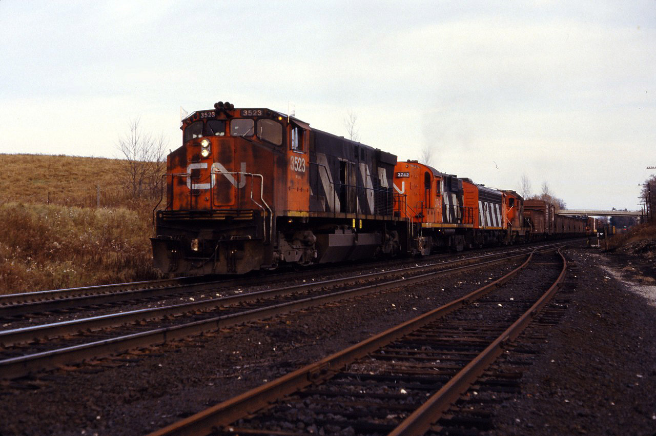 CN certainly ran some interesting consists in the mid-1980s. Here we see a westbound cresting the Dundas hill at Copetown with an interesting M420W/RS18/F7A/GP9 lash-up (3523, 3742, 9165 and 4590).