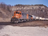 A pair of SD40s (5163 and 5080) lead a westbound up "the hill" at Dundas. At this time, CN's SD40s were based in Western Canada, so this power was somewhat unusual.