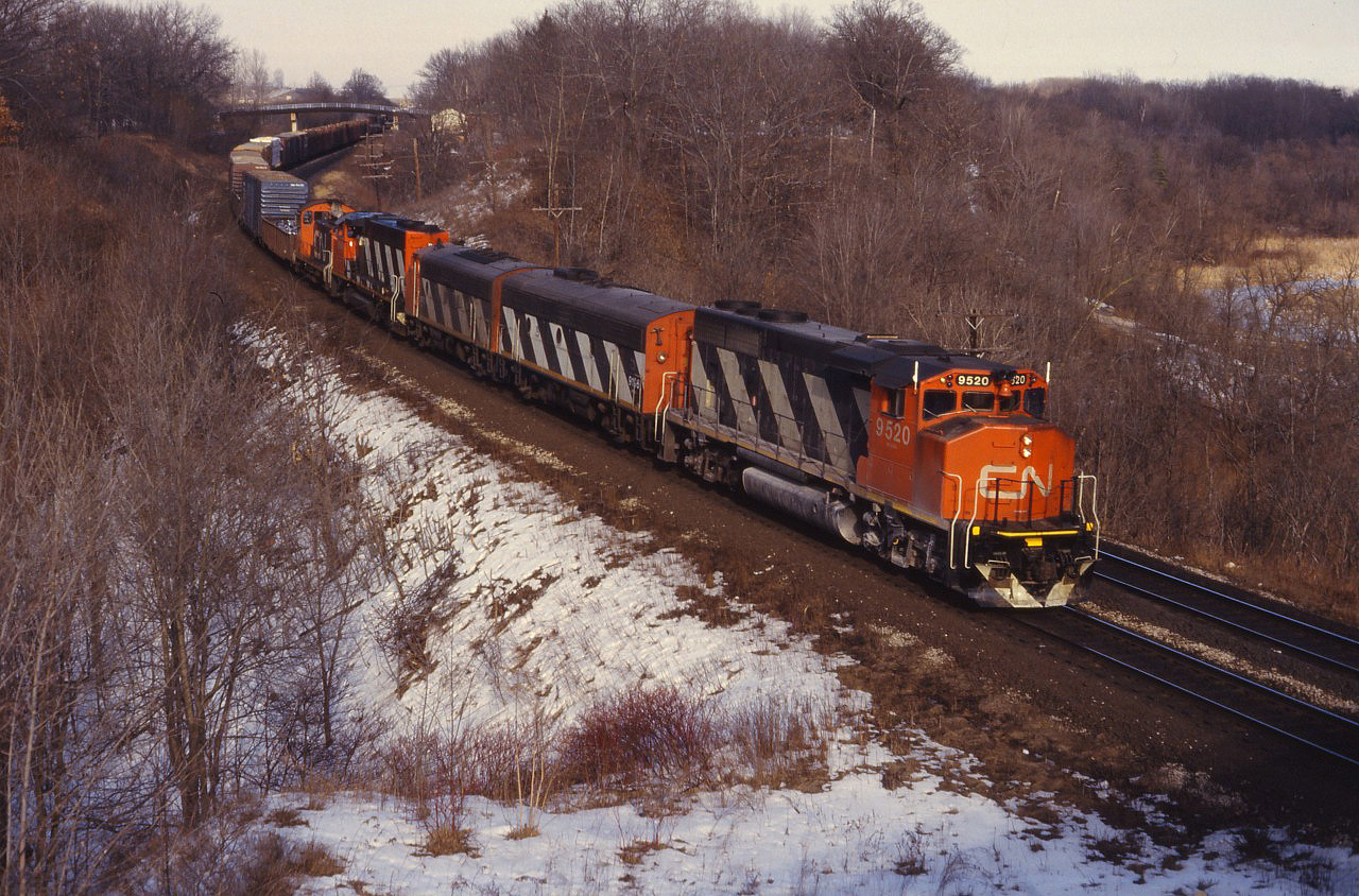 Here's another one of those fascinating 1980s lash-ups--this time a GP40-2LW, F7Bu, F7Au, GP40-2LW and SW1200RS--heading a westbound CN freight through Bayview.