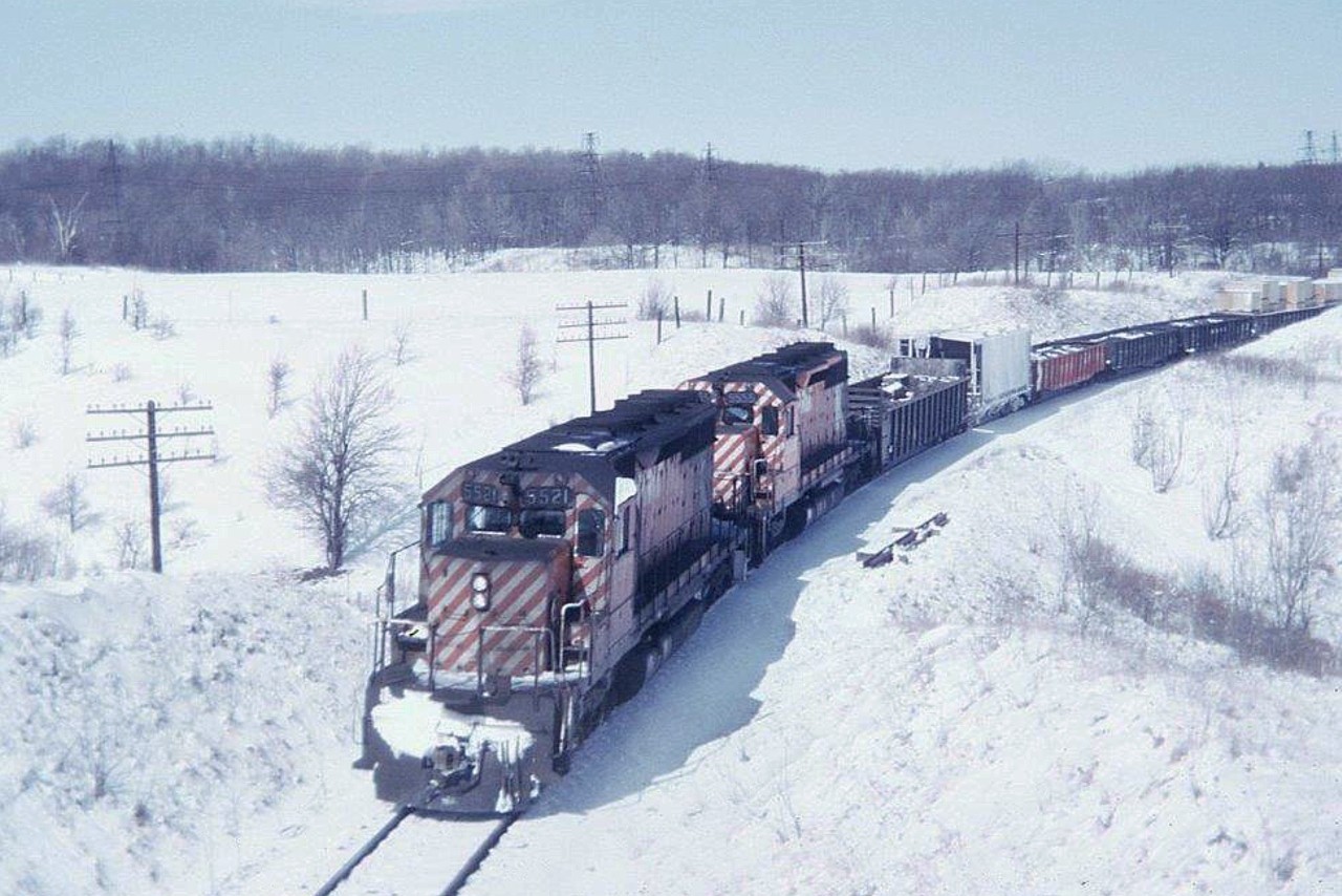 Obviously a beautiful sunny winter afternoon as CP 5521 and 5555 snake down from Guelph Jct on approach to the Hwy 6 underpass and then Hamilton. As I checked this image I got to wondering if this was an eastbound from Woodstock and the boxes in the gons a few cars back are from Livingstons in Tillsonburg.  Both SD-40s left the roster in 2000, ended up as GCFX 3082 and 3111 according to CTG.