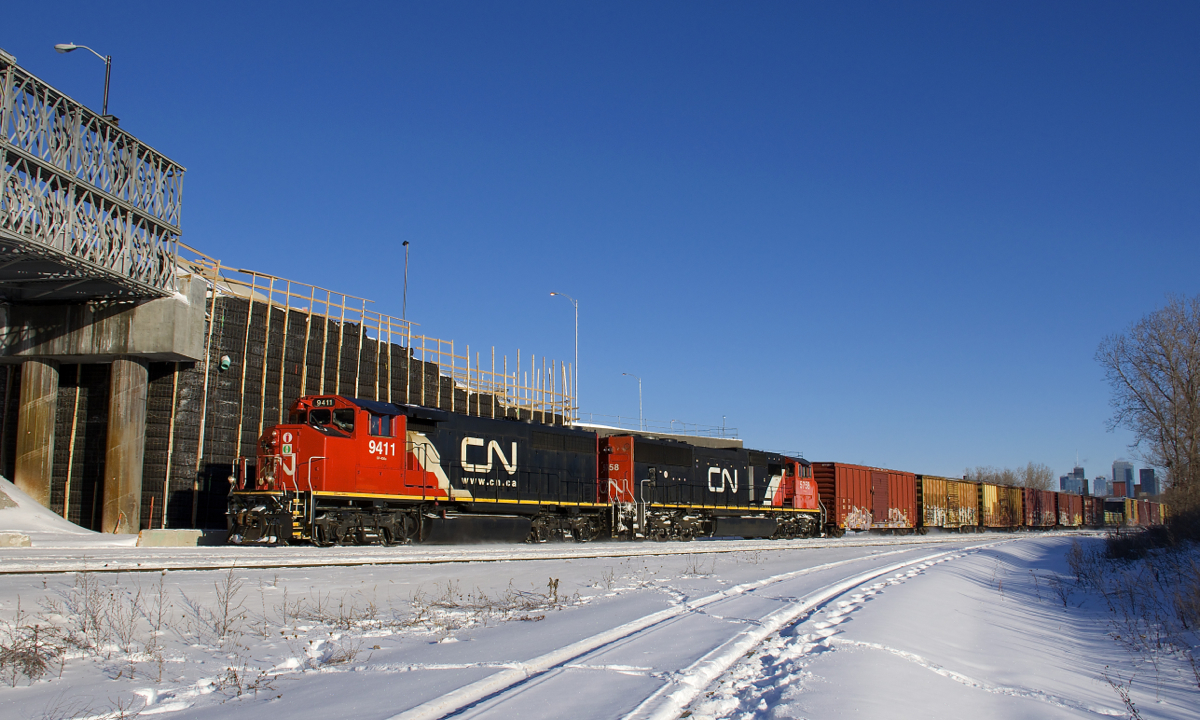 CN 429 from Bécancour is normally into Montreal in the middle of the night, but a very late departure for CN 430 from Montreal the day before put counterpart CN 429 into Montreal mid-morning. Here it's seen passing the Turcot Holding Spur with CN 9411, CN 5758 and 30 cars.
