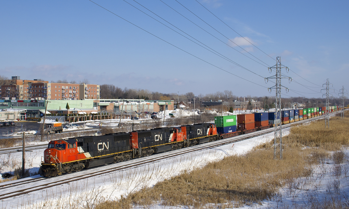 CN 149 is about to pass MP 14 of the Kingston Sub with a trio of SD75I’s (CN 5732, CN 5742 & CN 5673) & 193 platforms.