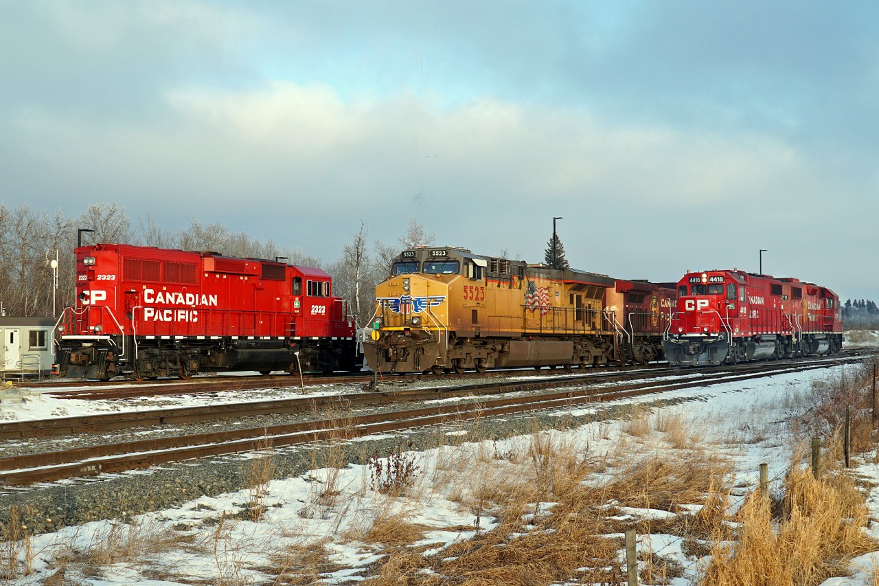 Lots of power sitting in CP's Scotford Yard waiting for work. Centre stage is UP 5523, also seen is GP20C-ECO CP 2323, AC4400CW CP 8549 and a pair of GP38-2s CP 4418 and 3028. The GPs were on active switching duties and were soon gone from the scene revealing ES44AC CP 8769 sitting behind the AC400CW.