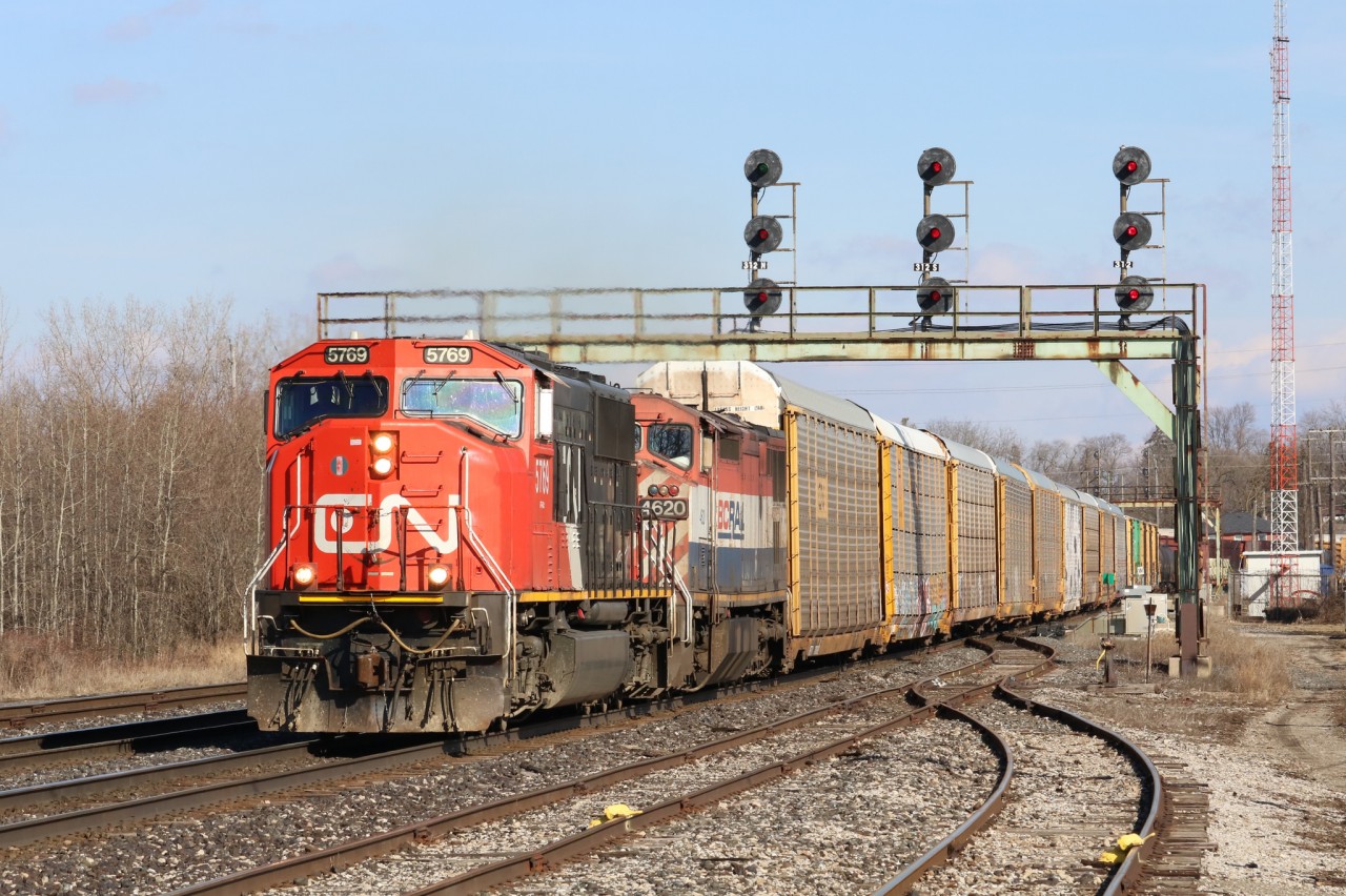 In the afternoon light, X371 rumbles under the signals at Paris Junction.