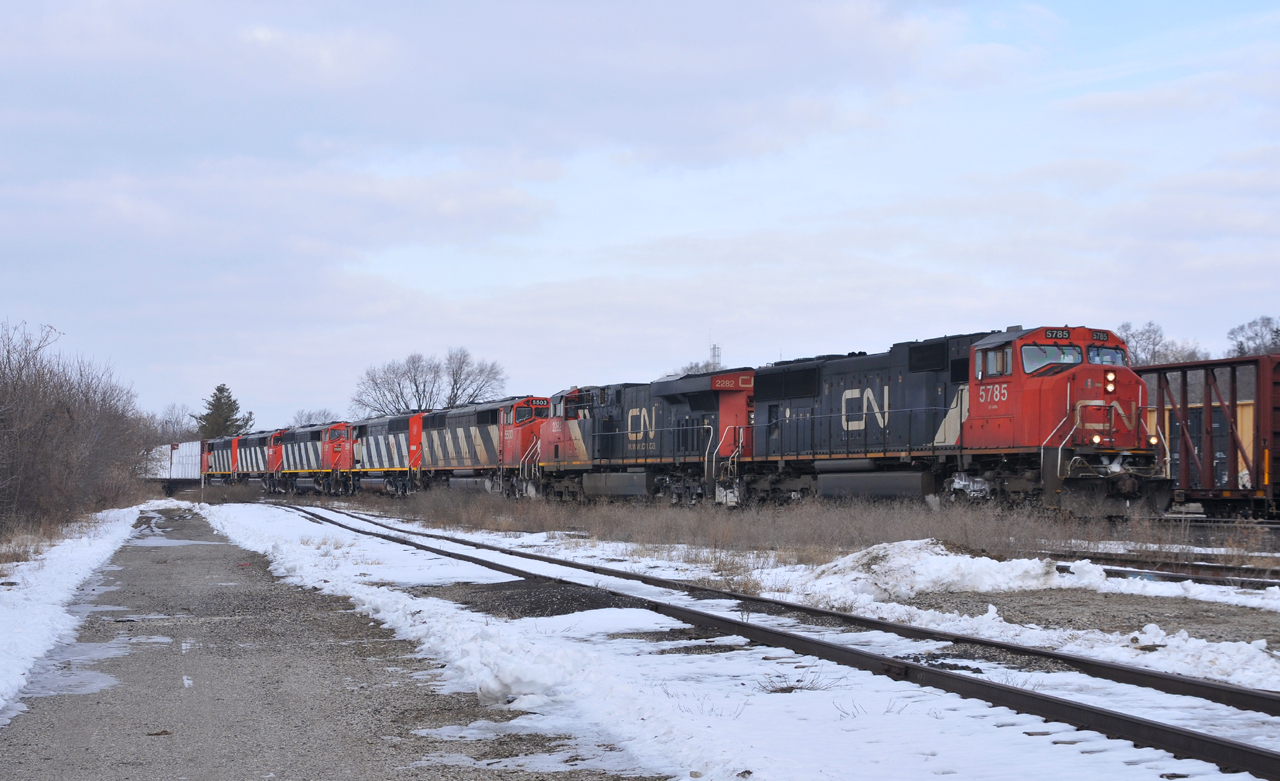 CN 396 makes it's way through Brantford with CN 5785, CN 2282, CN CN 5503, CN 5506, CN 5509, CN 5502, CN 5556, and 118 cars. the 5 CN 5500's are destined for K&K Recycling in Pickering, ON