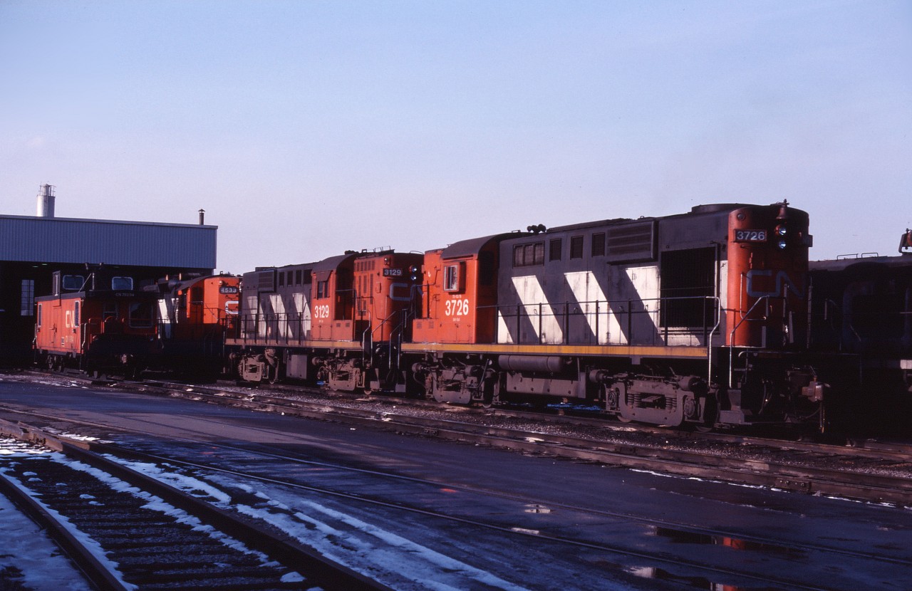 During today's stop at the Stuart Street diesel shop in Hamilton, we are rewarded by an RS18/RS18/GP9 consist (3726/3129/4533)...worth the drive down!